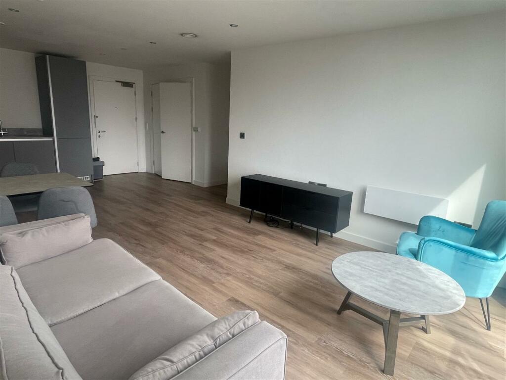 Living Room 1.jpg