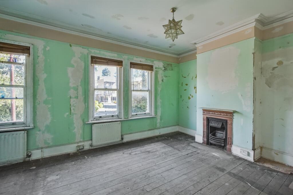 84 Basingstoke Road, Reading, Berkshire, RG2 0EL