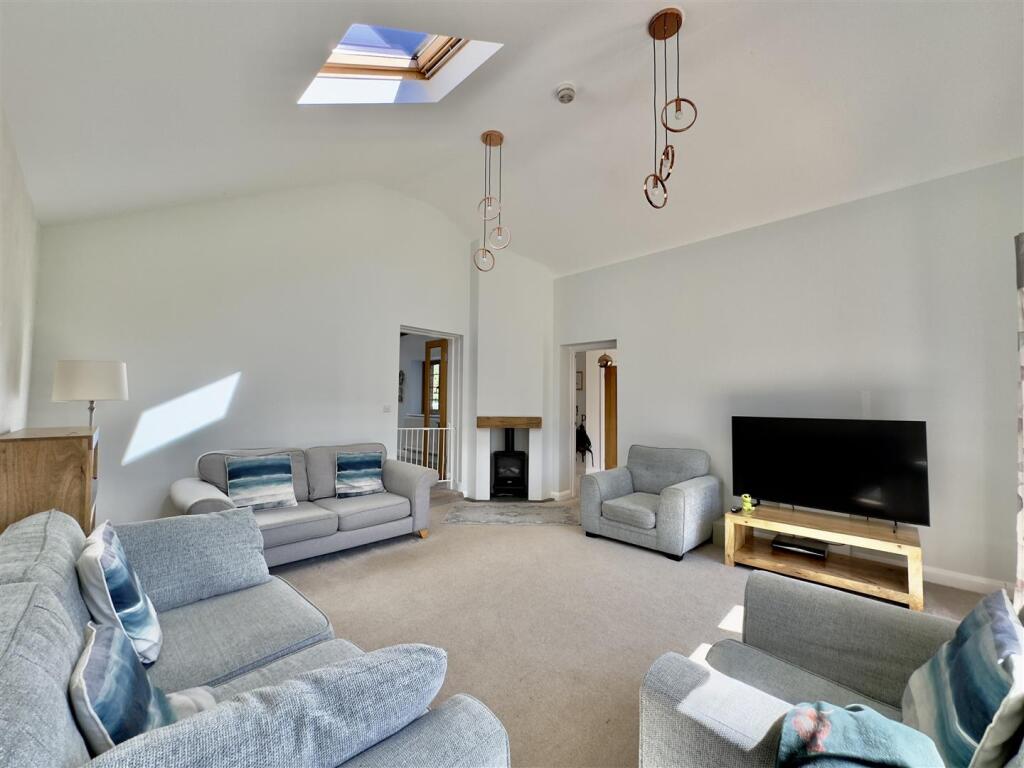 LIVING ROOM II