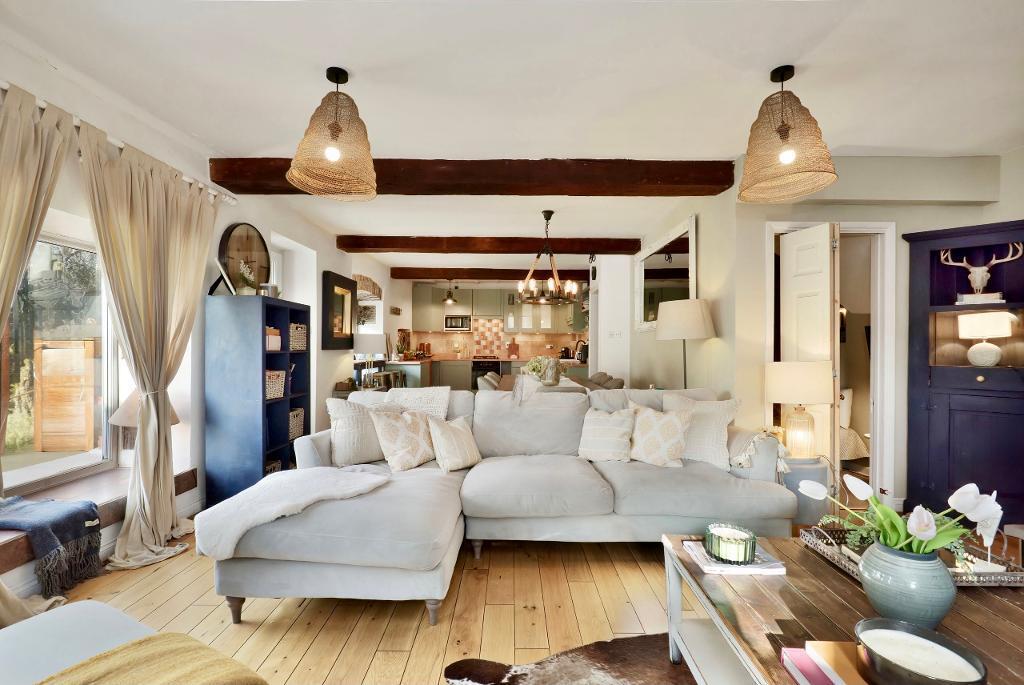 Sitting room, dining table &amp; kitchen