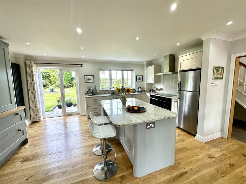 KITCHEN/FAMILY/DINING ROOM