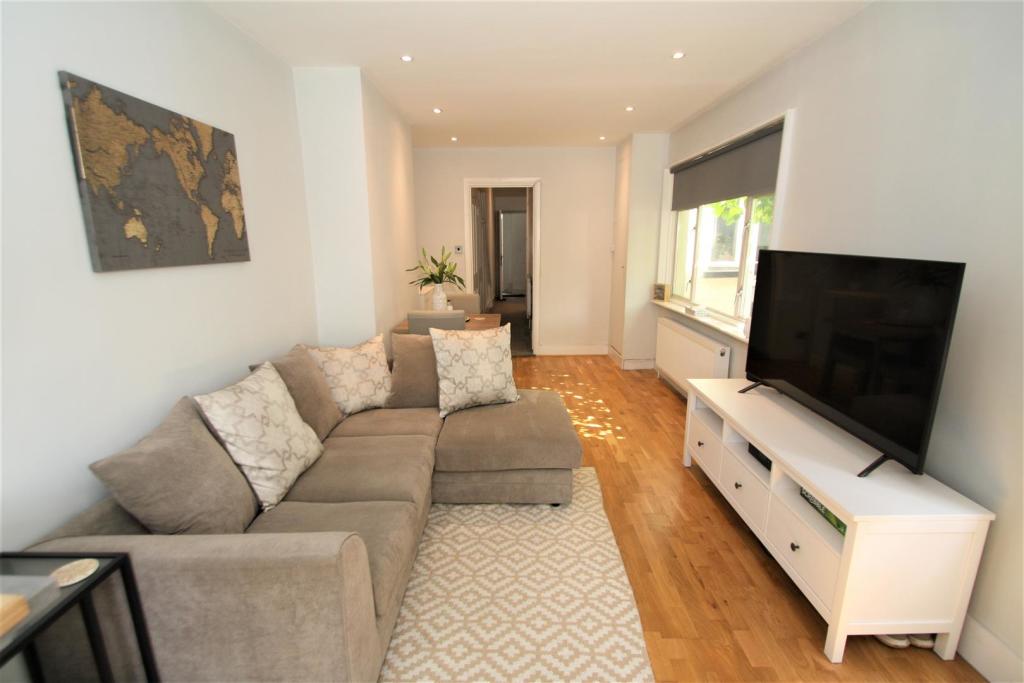 Lounge2.JPG