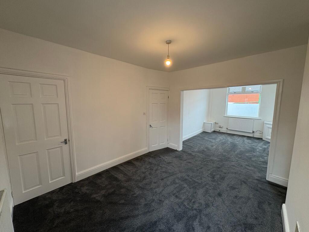 Open-Plan Lounge/Dining Area