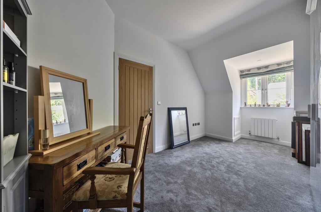 1291100-31-682709cb1ea0b-ARW .jpg