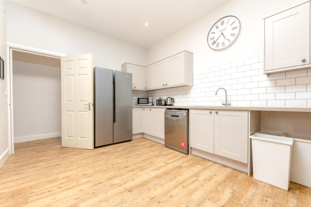 Flat 1, 122 Walter Road Kitchen 2