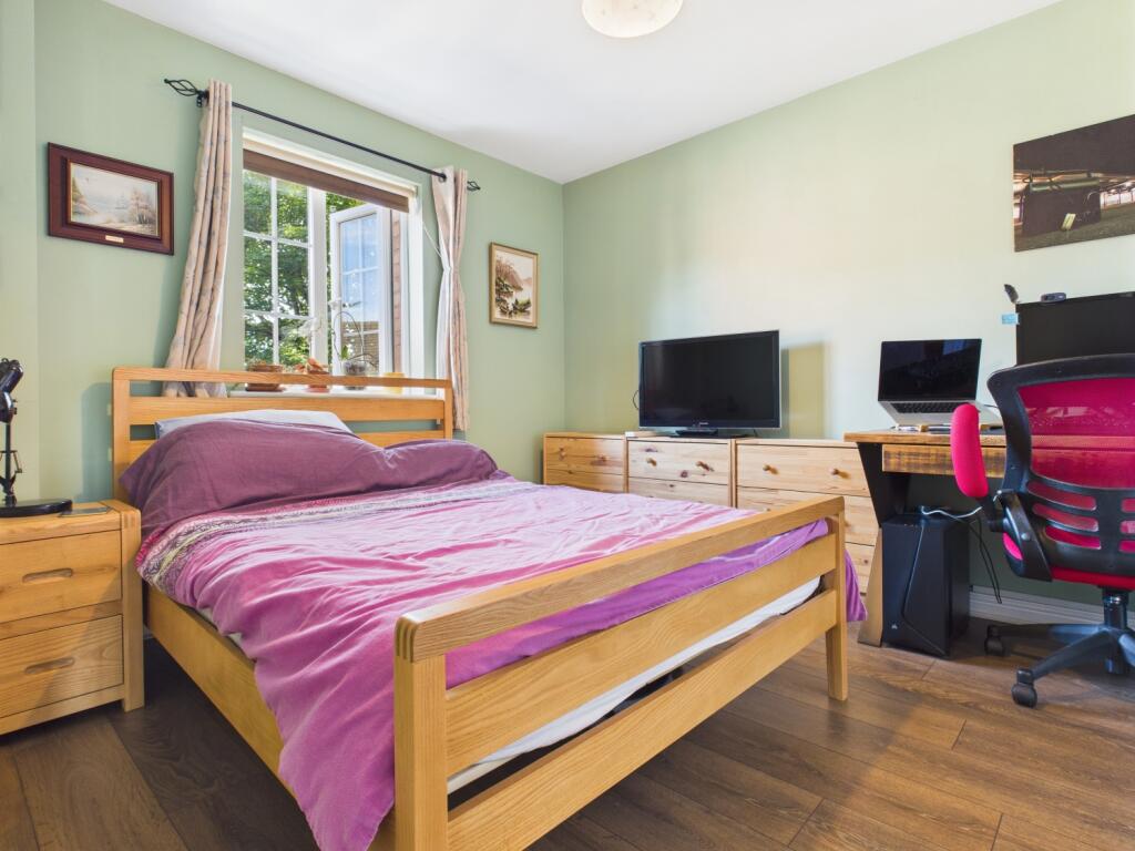 CAM03729G0-PR0091-STILL015