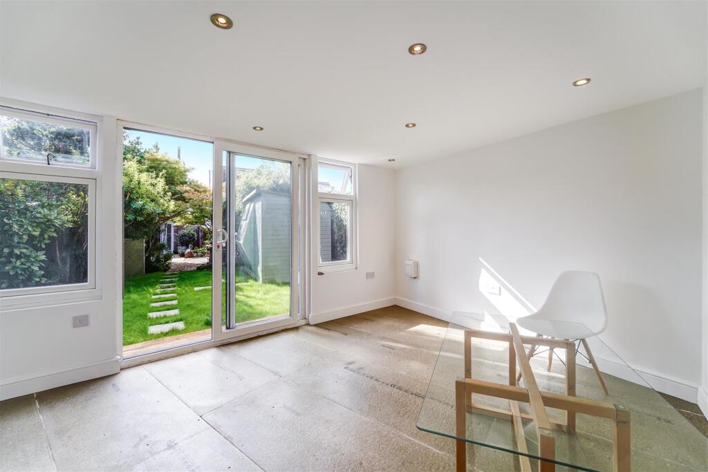 MANOR GREEN ROAD (16).jpg