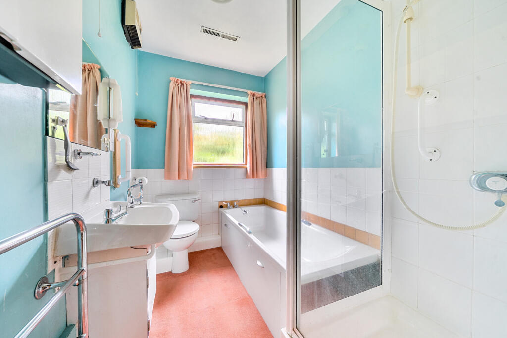 1364649-5-68ee1de...