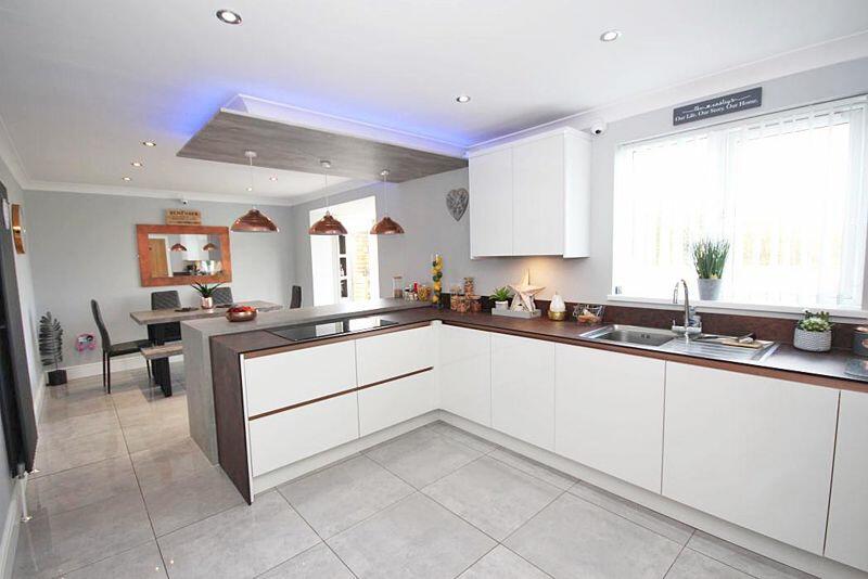 Kitchen-diner view 3