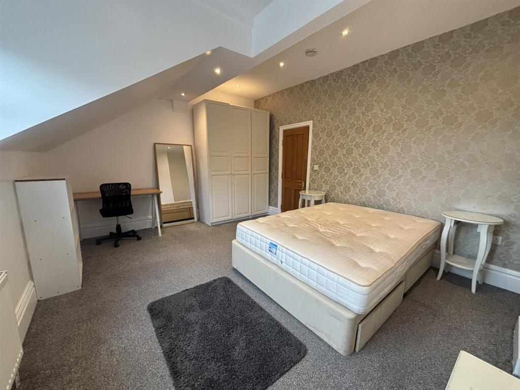 Bedroom 6 - 2nd Front