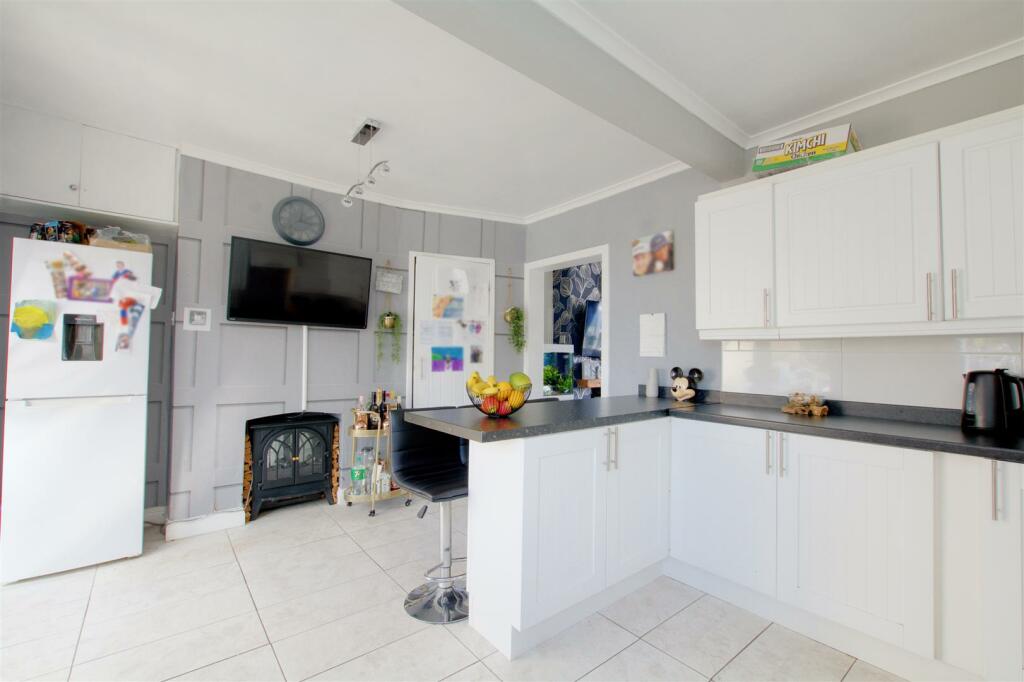 DSC_3175kitchen diner.jpg