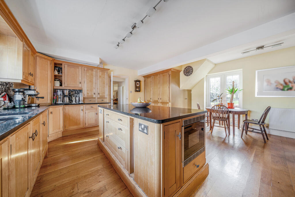 Kitchen / Breakfast Room