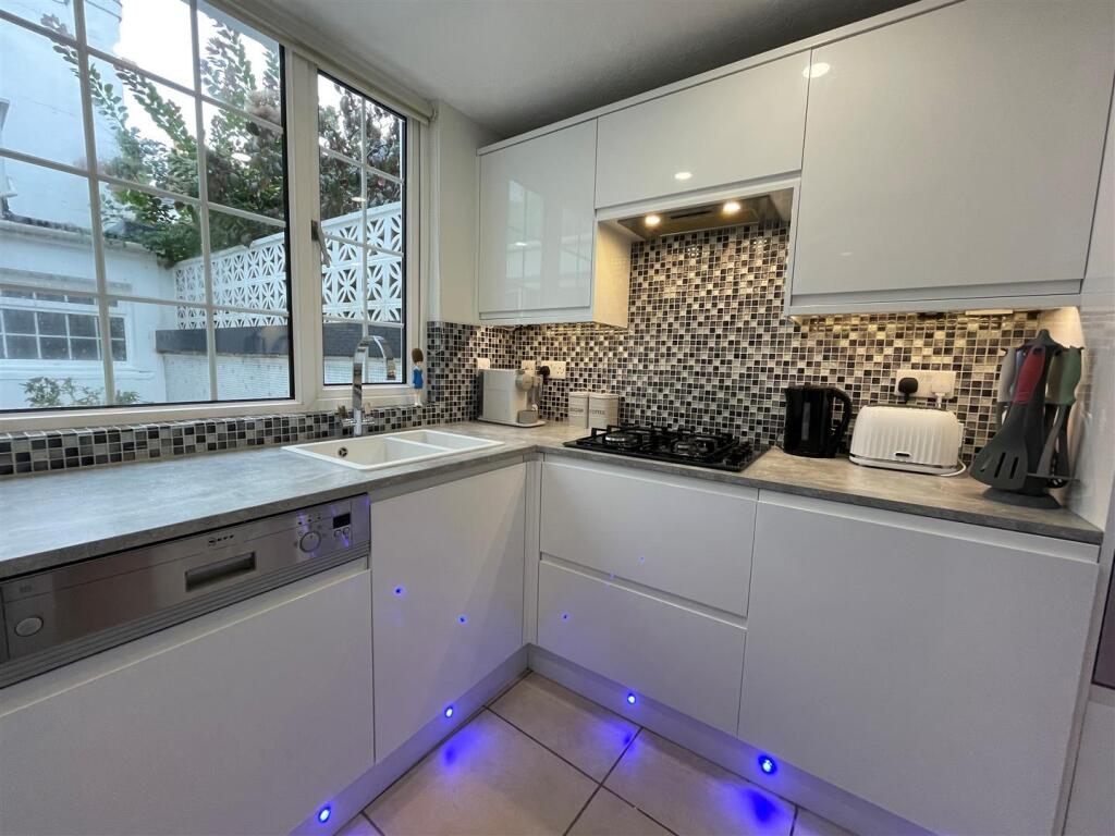 Kitchen 2.jpg