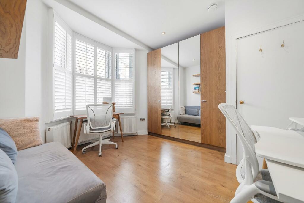 Bedroom 1 (2).jpg