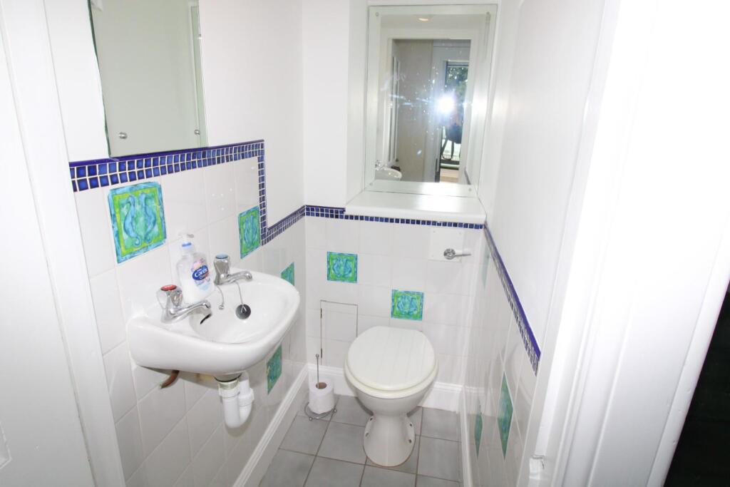 DOWNSTAIR TOILET (2).jpg
