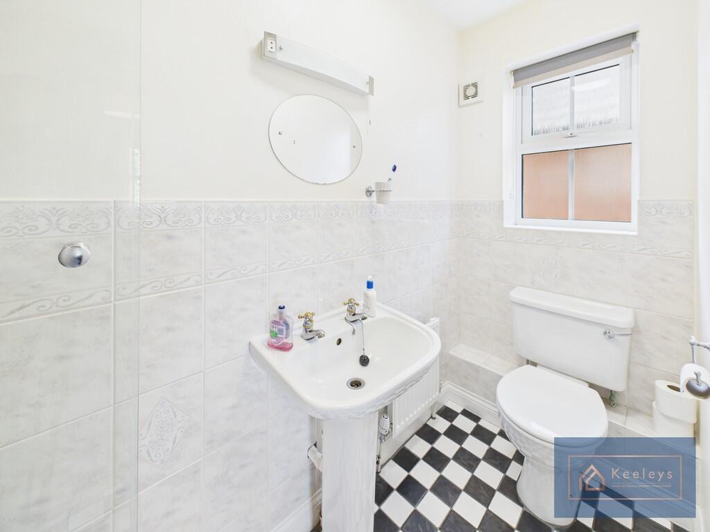 En-suite shower r...