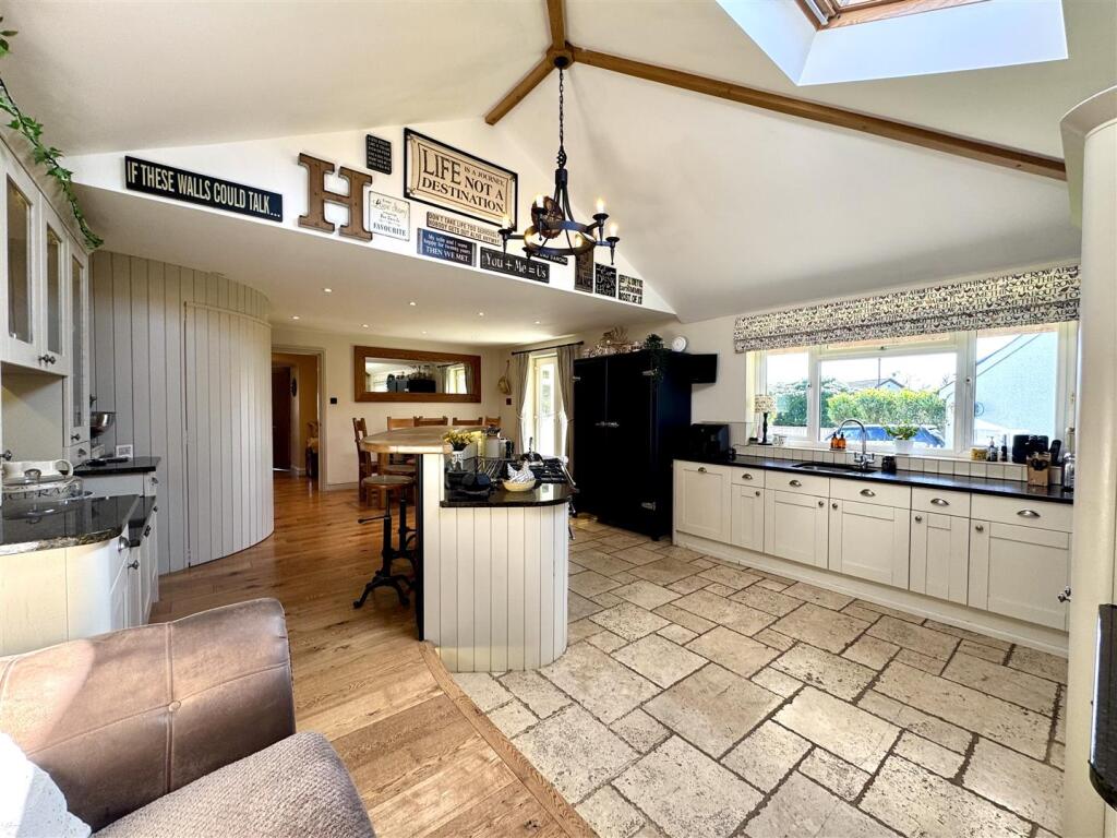 OPEN/PLAN KITCHEN/DINING/FAMILY ROOM