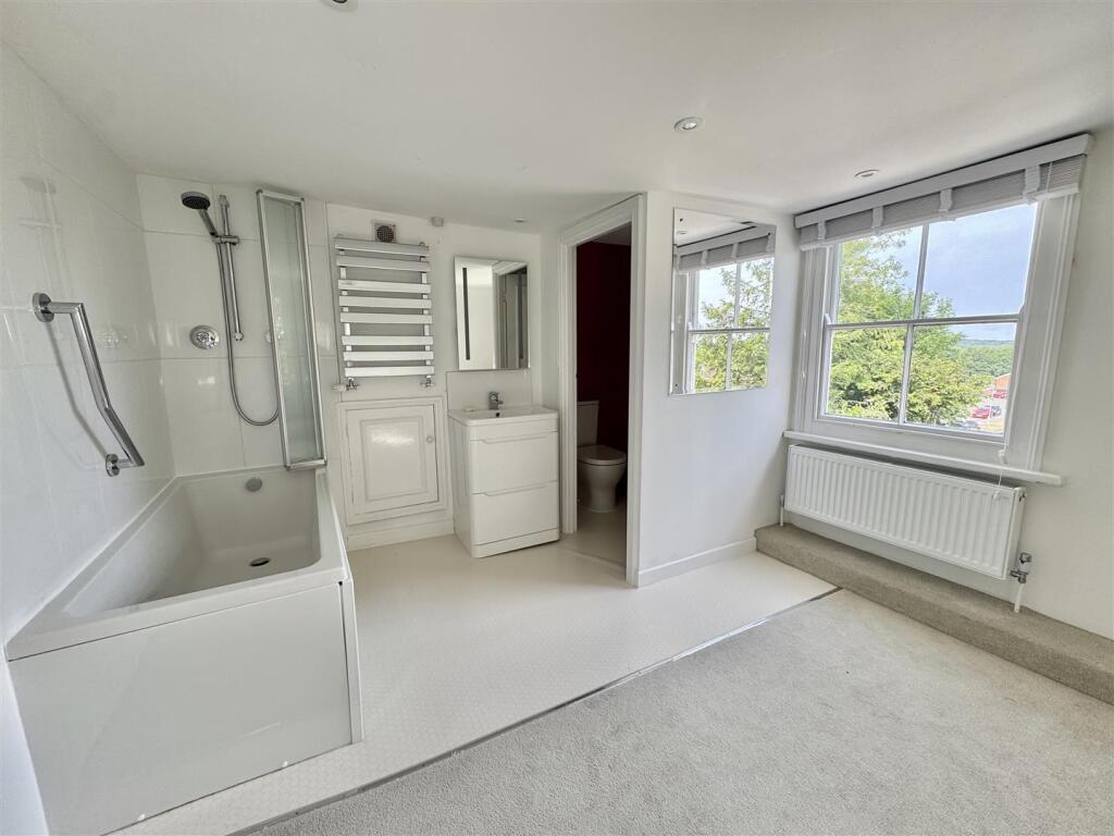 EN SUITE