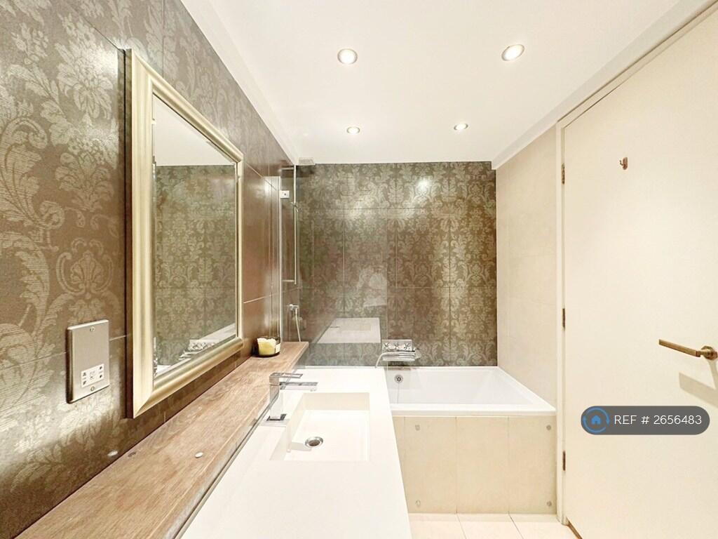 En-Suite Bathroom In The Second Bedroom