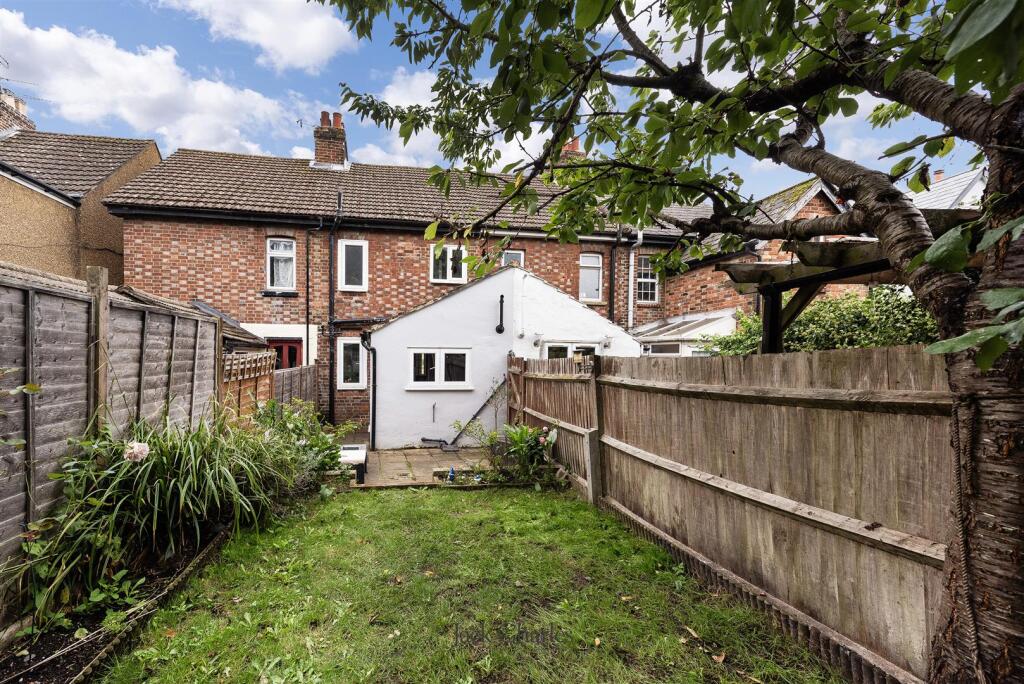 3 Alma Place, Hadlow, TN11 0DH  013.jpg