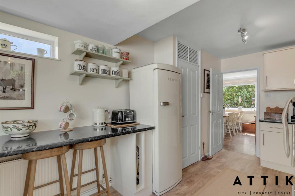 10 Valley Close, Holton IP19 8NF (22).jpg