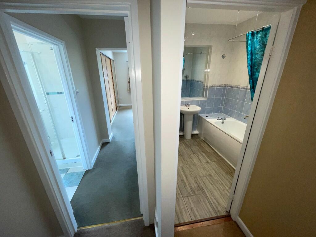 Bathroom/master bed