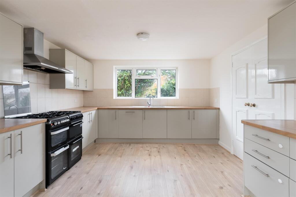 Kitchen / Breakfast Room