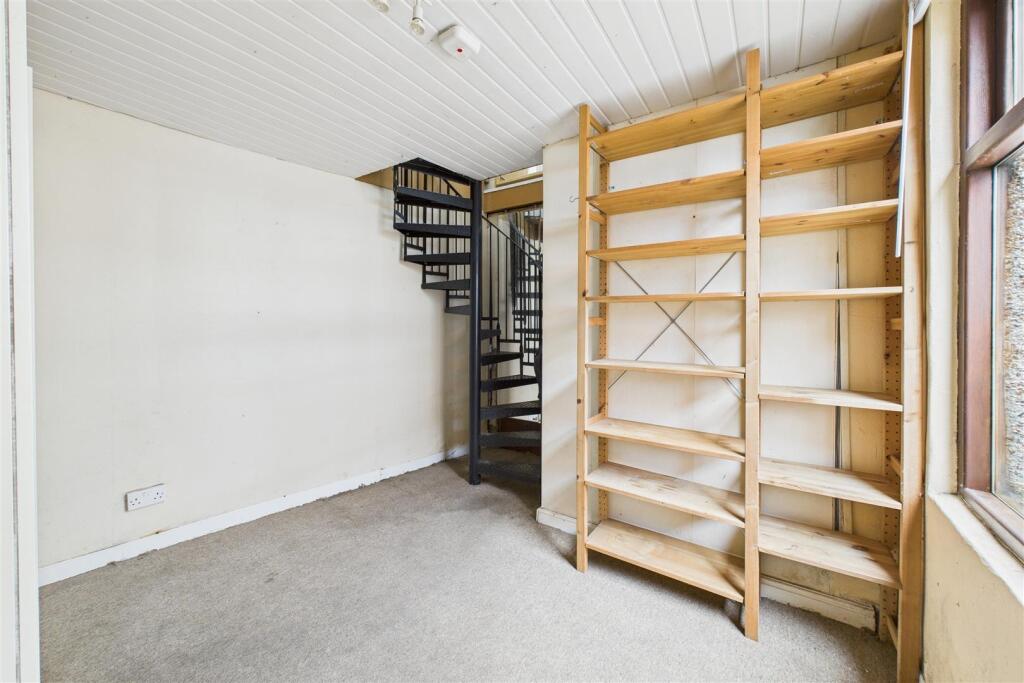 366 Two Mile Hill Road, St George, Bristol BS15 1A