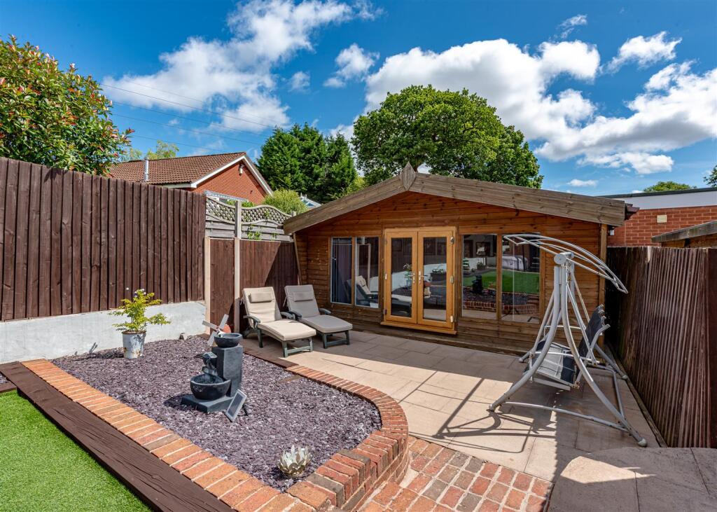 51 Sedgley Road-External.jpg