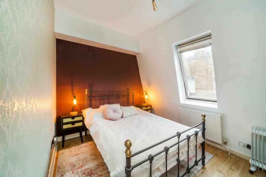 bedroom (2).jpg