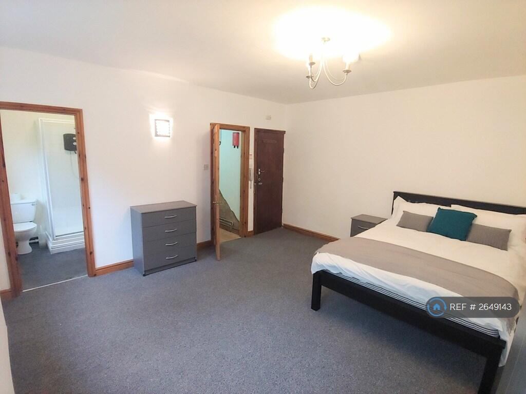 Flat 2 : Main Room.