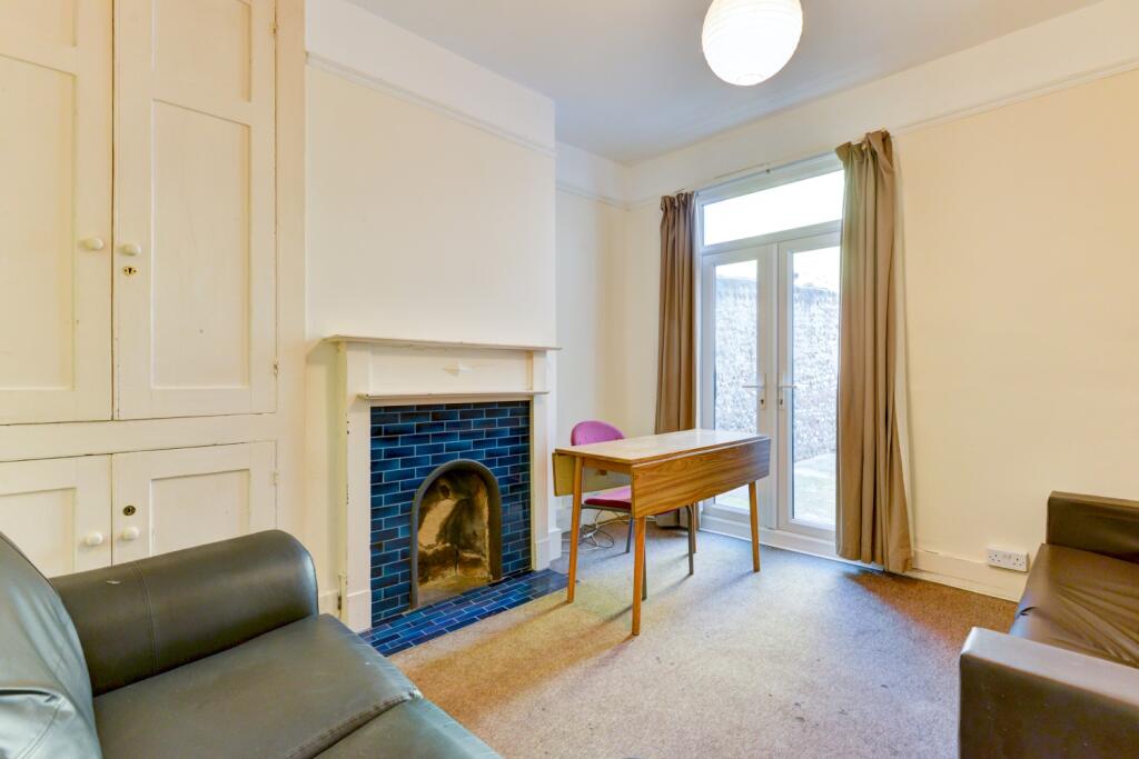 8 DeMontfort Road Living Room (1)