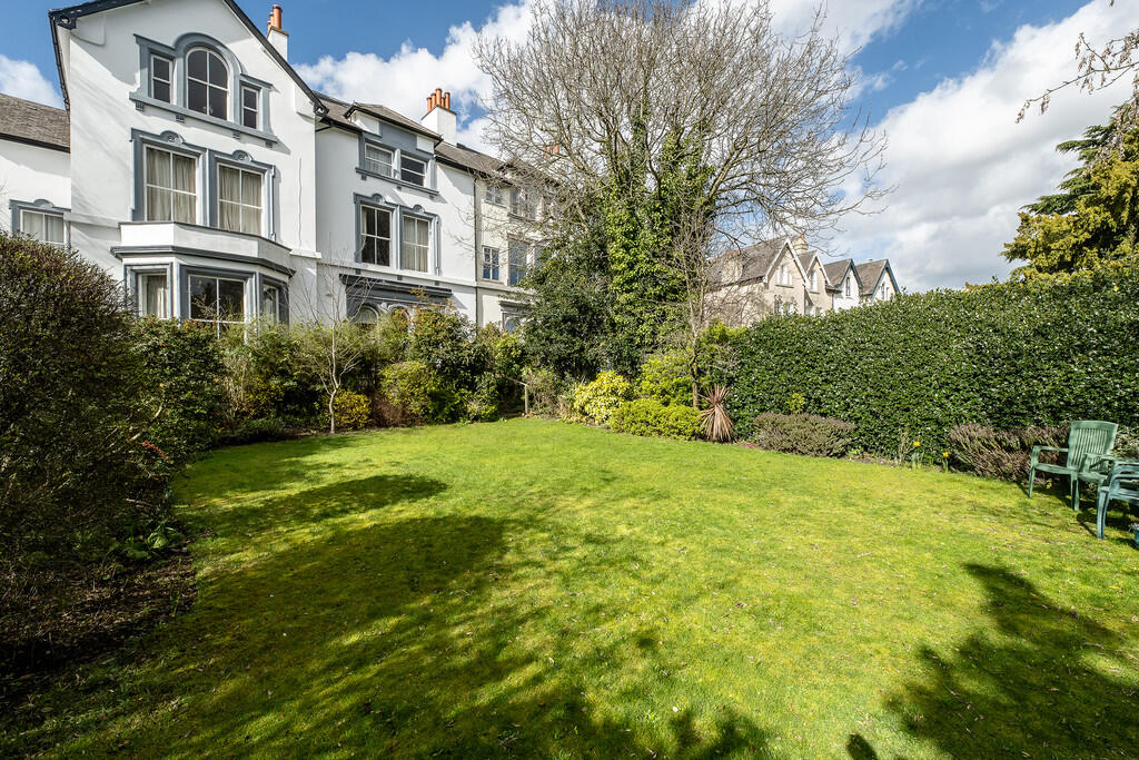 6 Pelham Lodge 01...