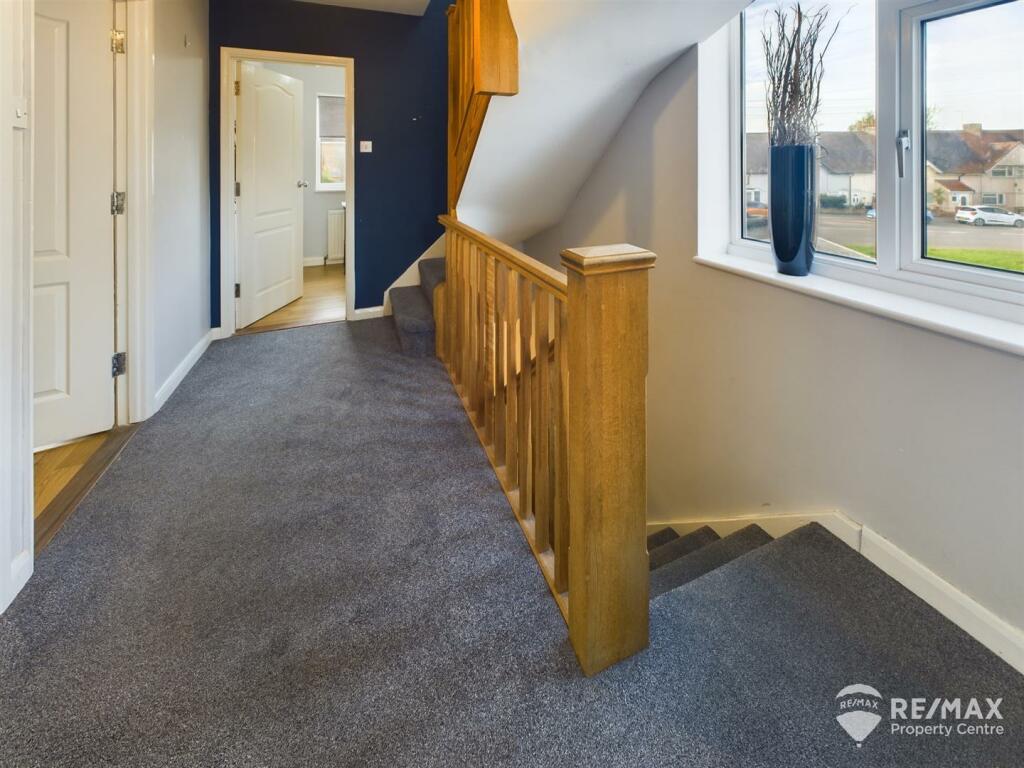 Upstairs Landing (2).jpg