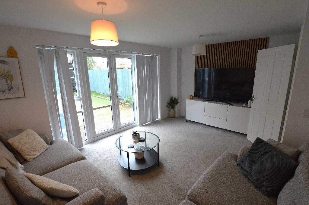 Lounge To Rear