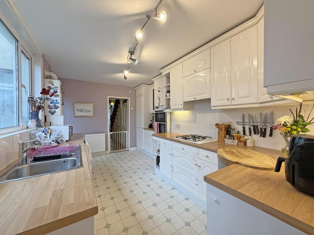 Ocean Street 23 - Kitchen 2.jpg