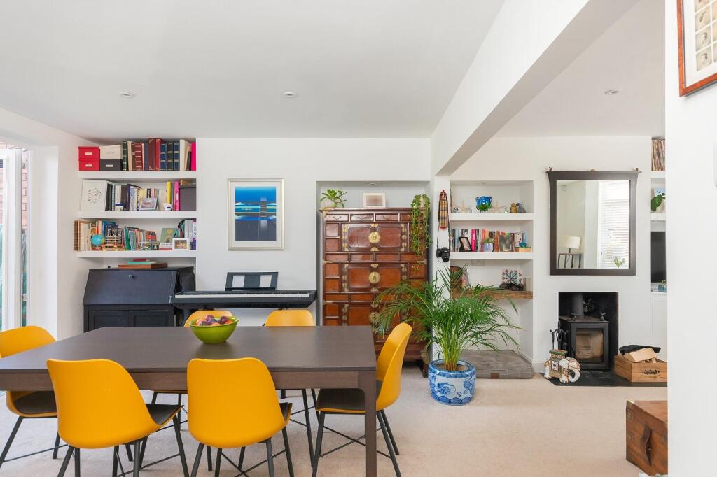 0B7RAN - Reception H.jpg