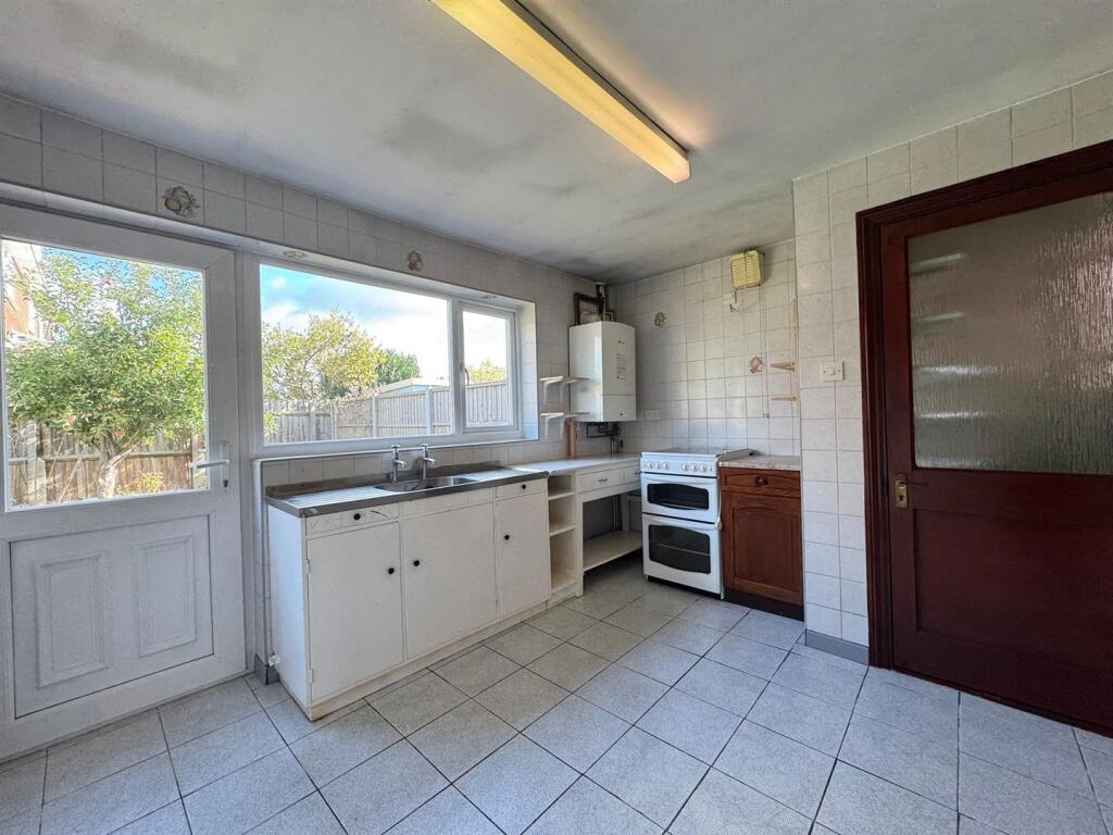 Kitchen (2).jpg