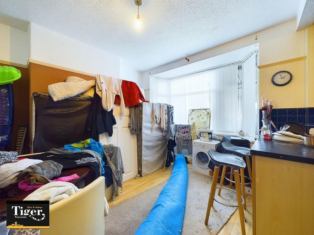 CAM02176G0-PR0414...