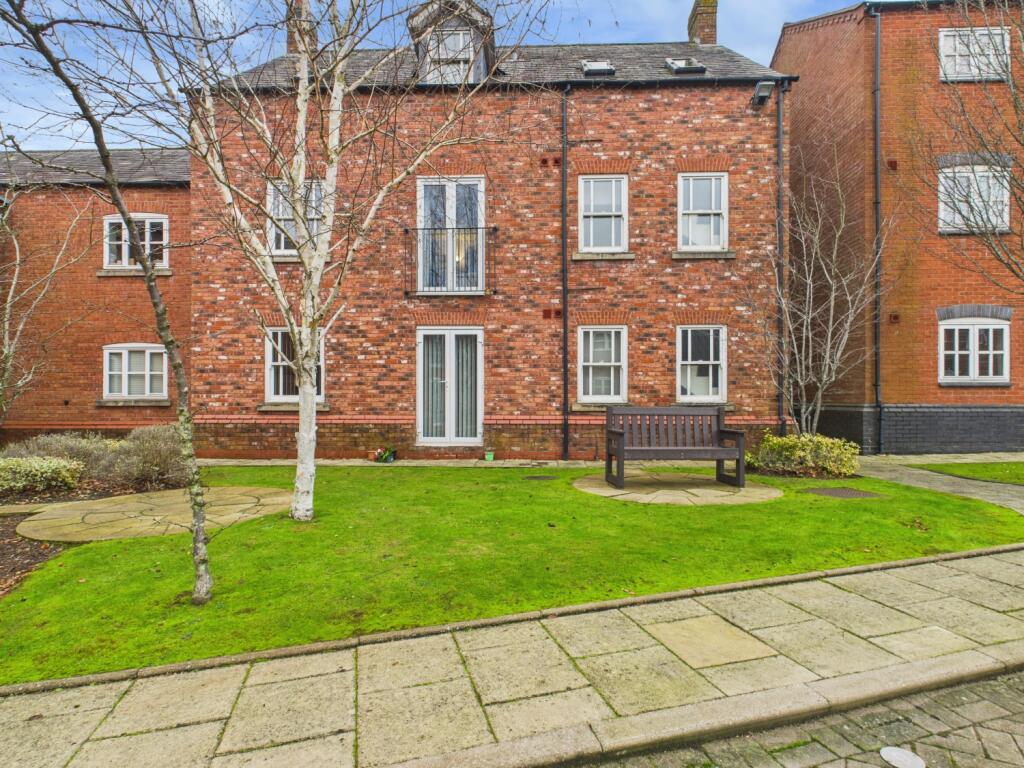 CAM03293G0-PR0252-STILL001