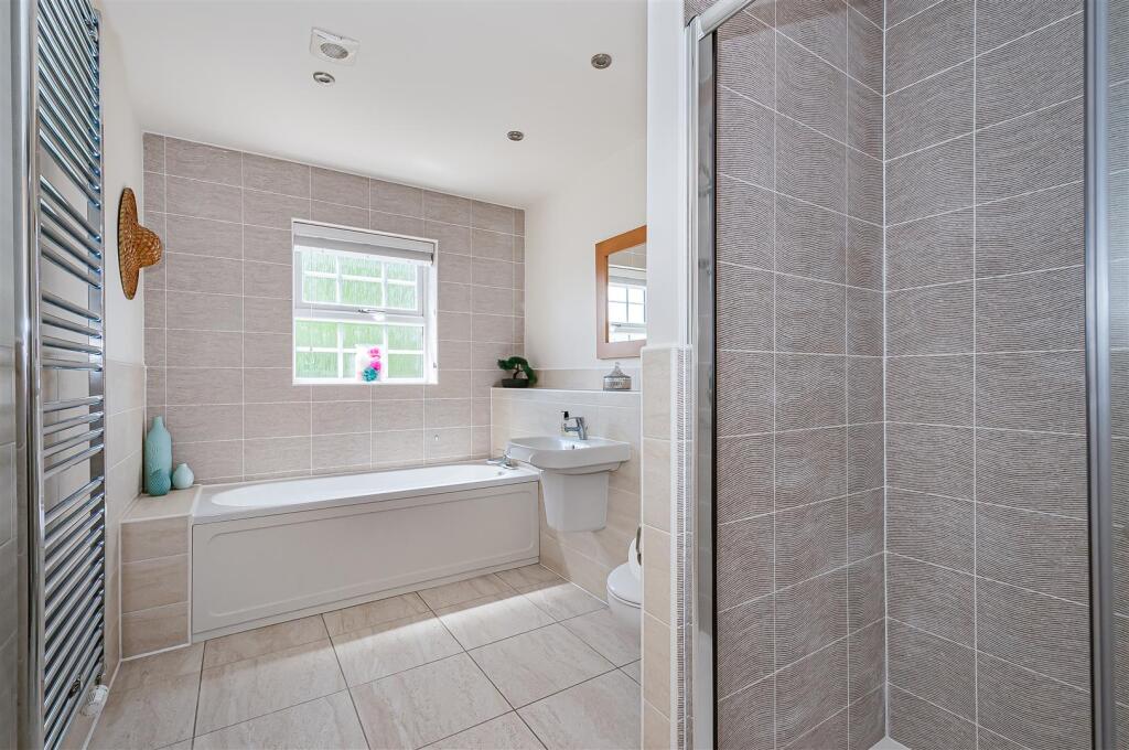 5 Sycamore Close -12.jpg