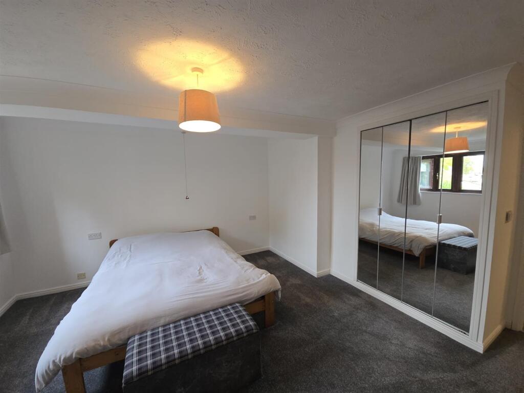 WhatsApp Image 2025-10-08 at 18.35.22_2da255df.jpg