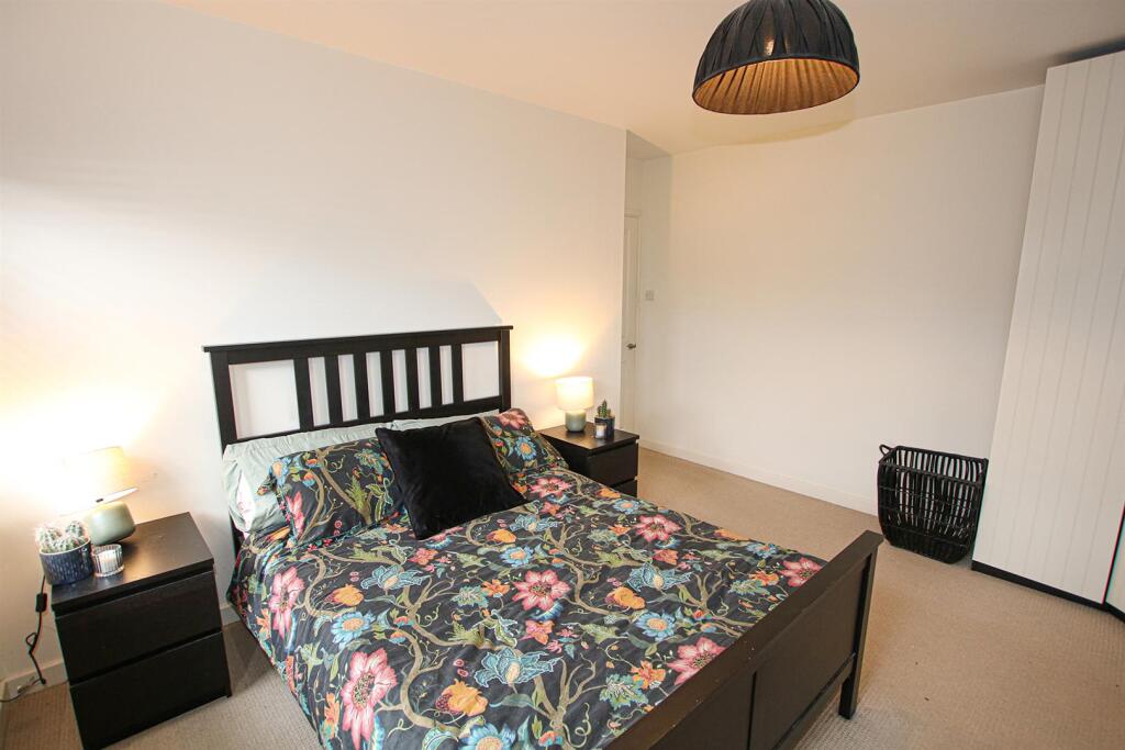 IMG_8026 bed 2.jpg