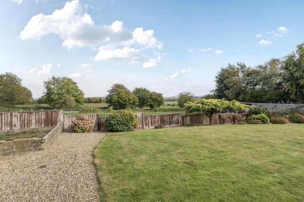 Garden &amp; Outlook to rear