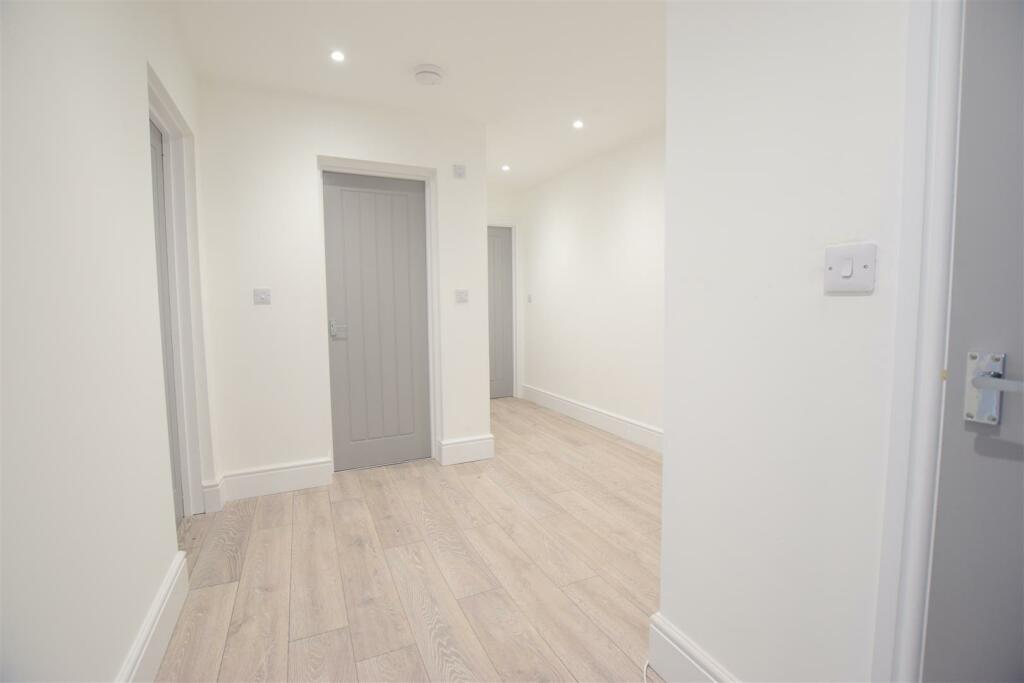 Apt 7 Hallway.JPG