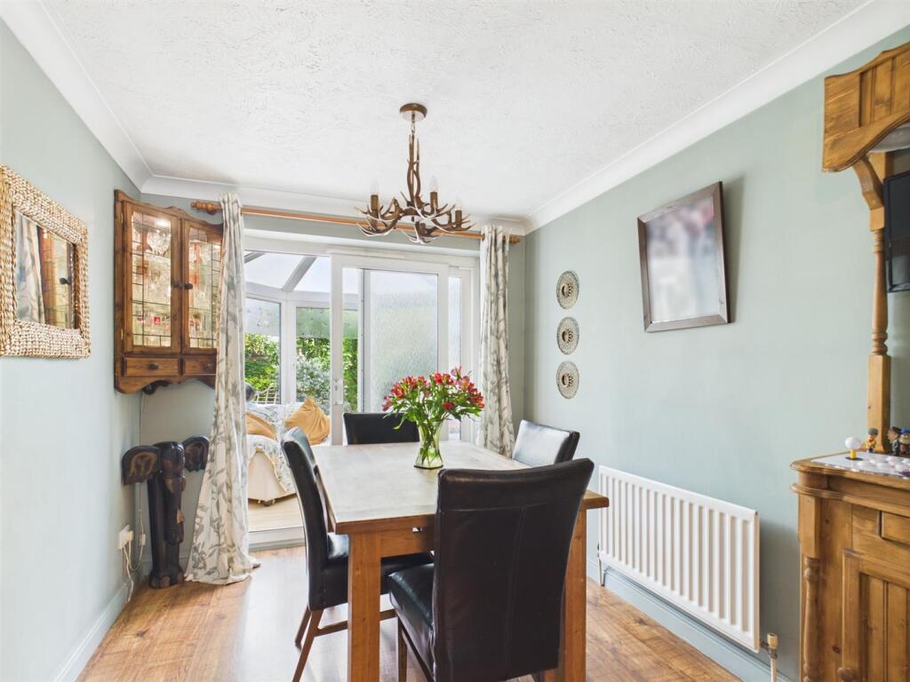 Dining Room: