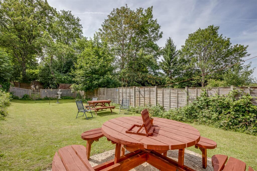 22 Priory Road, HP13 6SL-10.jpg