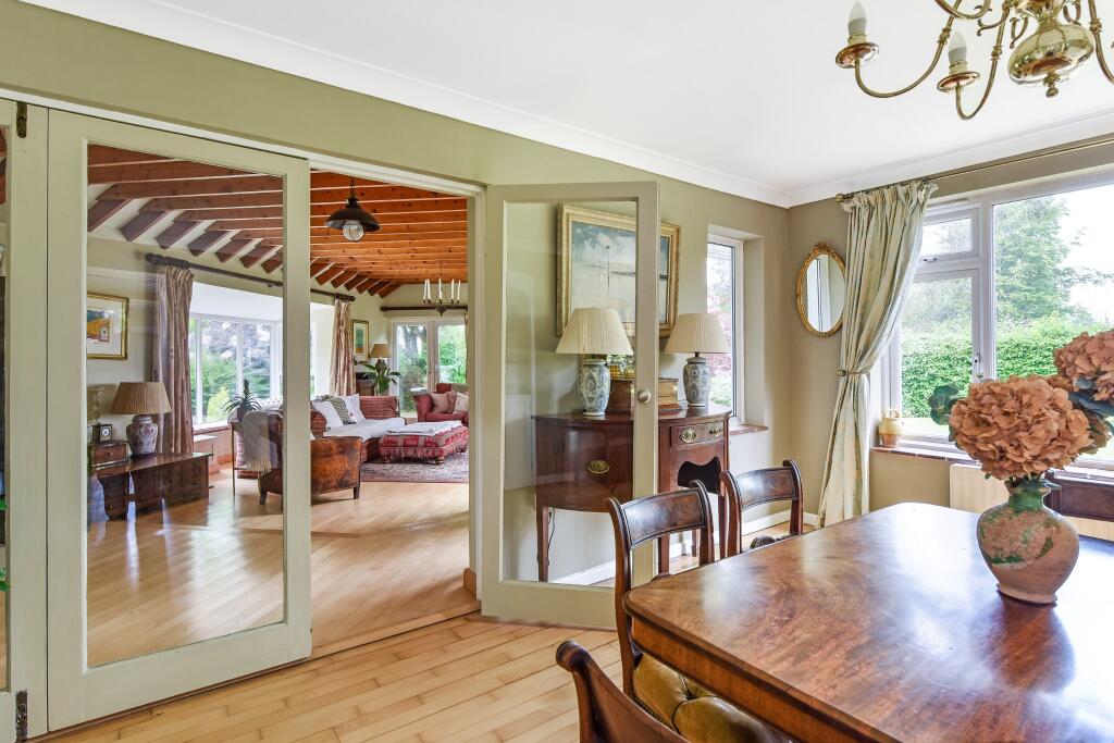 Doors to sitting rm