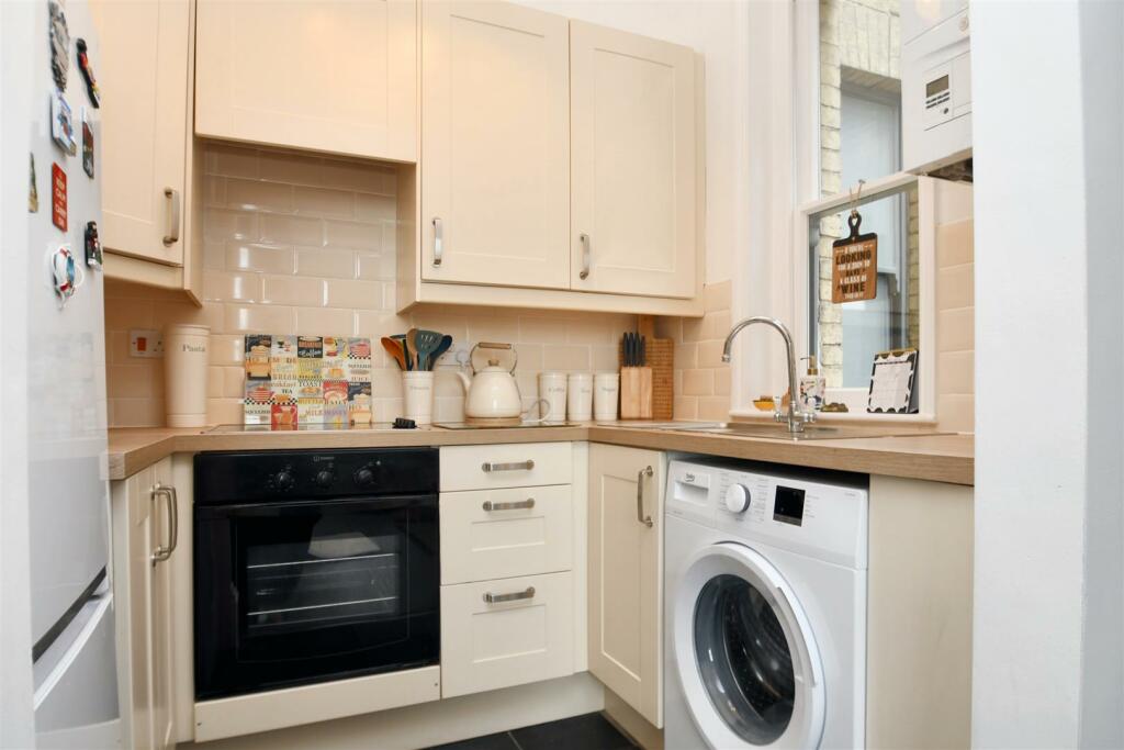 Kitchen 1.JPG