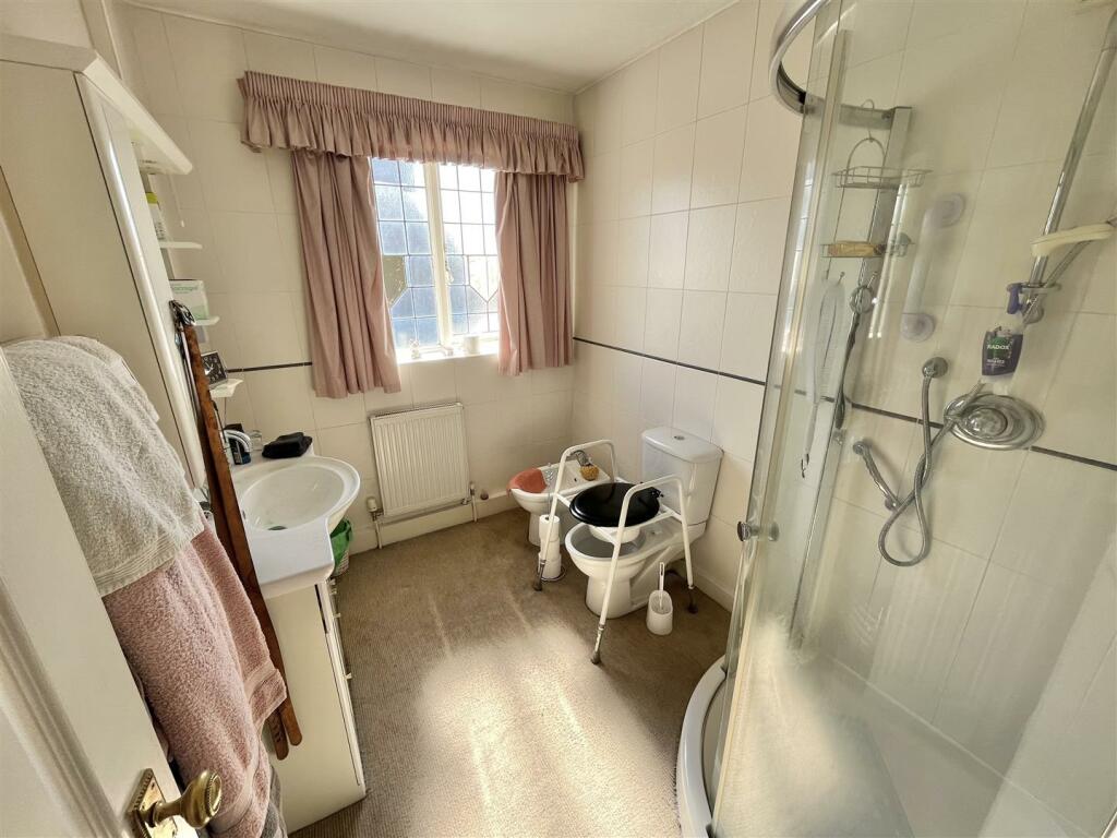 Shower Room.jpg